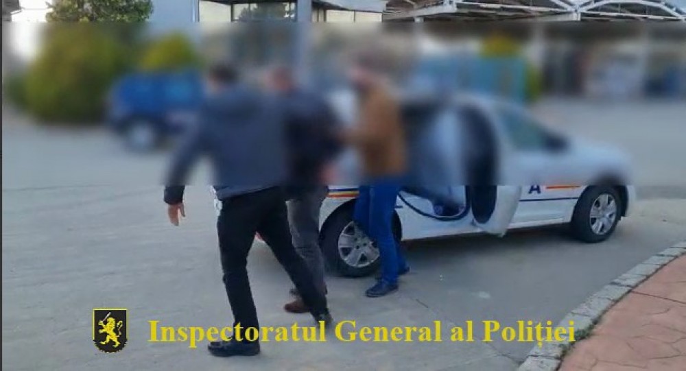 Un bărbat cercetat penal pentru trafic de copii și de persoane în scop de exploatare sexuală, extrădat în Republica Moldova
